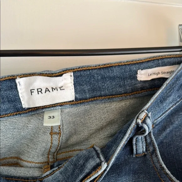 Frame Denim Women’s Straight Leg Jeans in Medium Blue - Picture 4 of 13